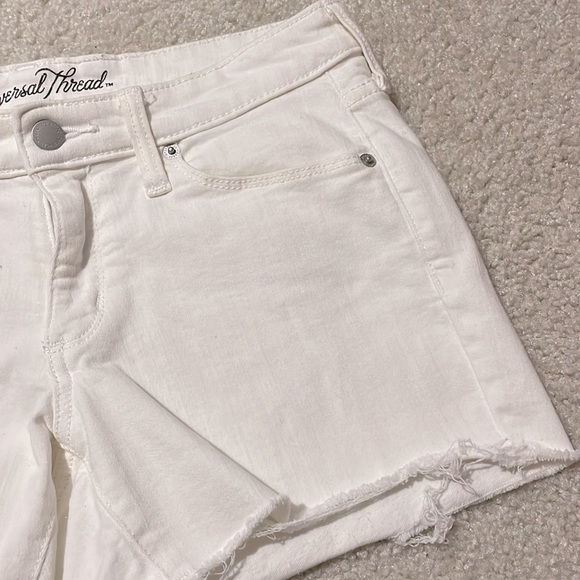 Excellent Condition ✨ Universal Thread White Distressed Shorts Size 2/26 - Picture 3 of 5